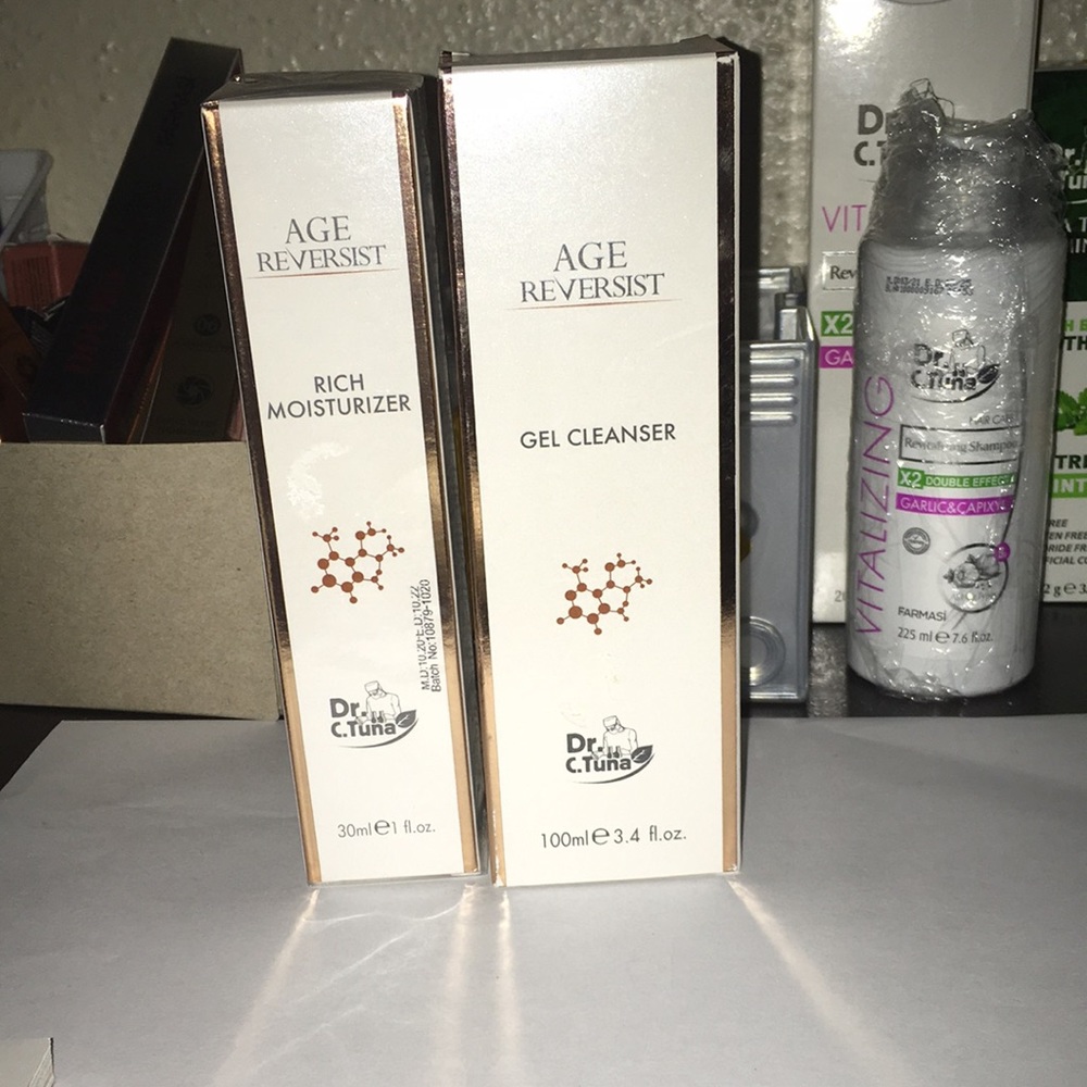 Age Reversist  Rich Moisturizer and Gel Cleanser